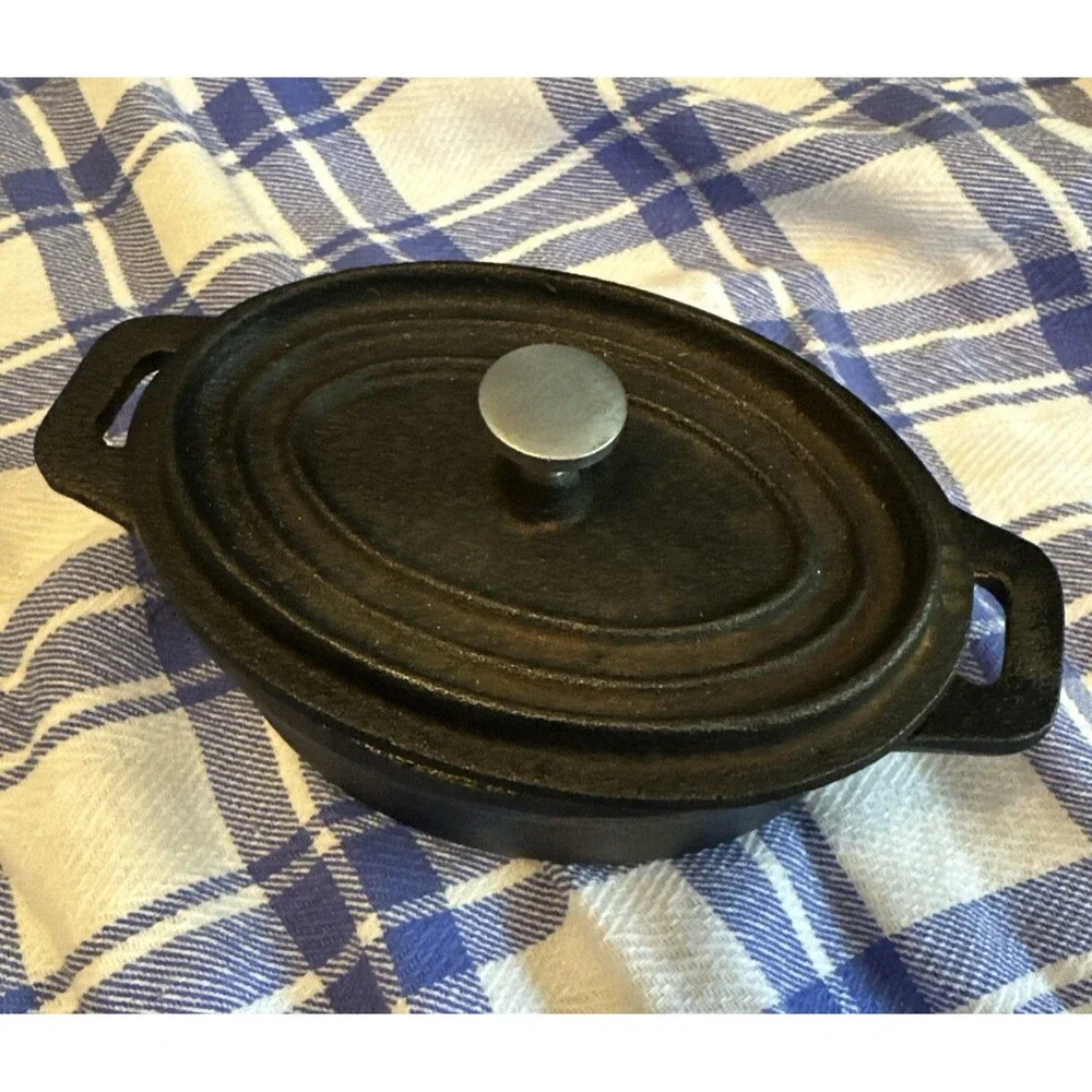 American Metalcraft CIPOV63 11 oz. Pre-Seasoned Mini Cast Iron Dutch Oven w Lid